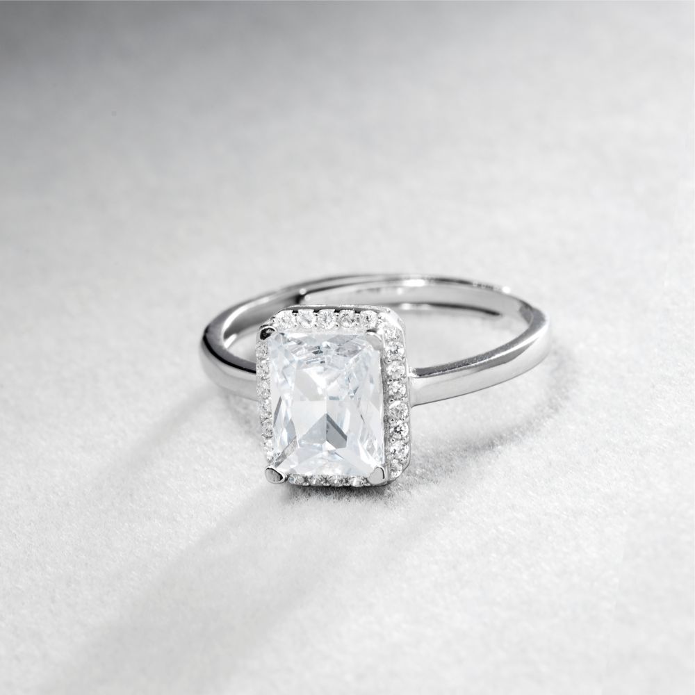 Многим камням, которые вы можете приобрести в нашем салоне «Altyn Nur», миллионы лет – некоторые из них старше динозавров.